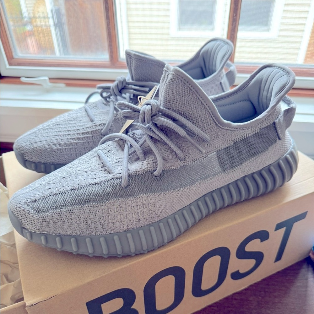 YEEZY BOOST 350 V2